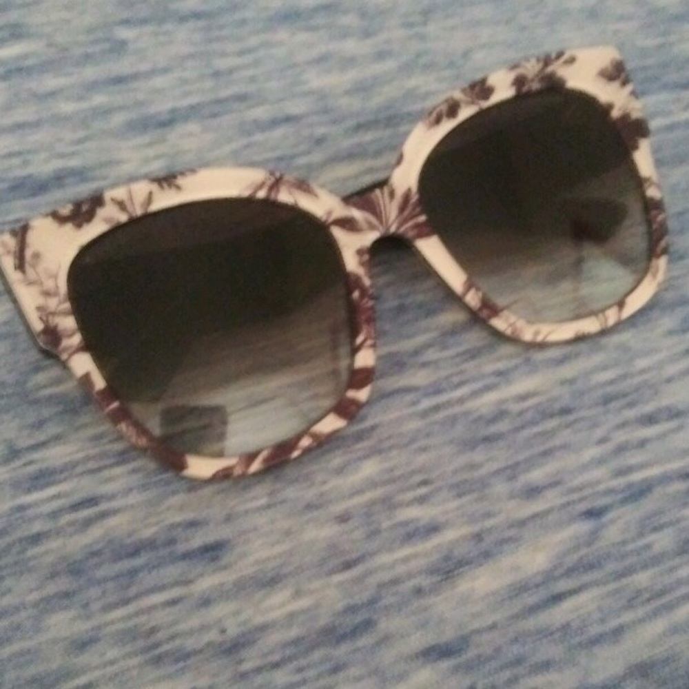 SOLD Gucci Sunglasses
